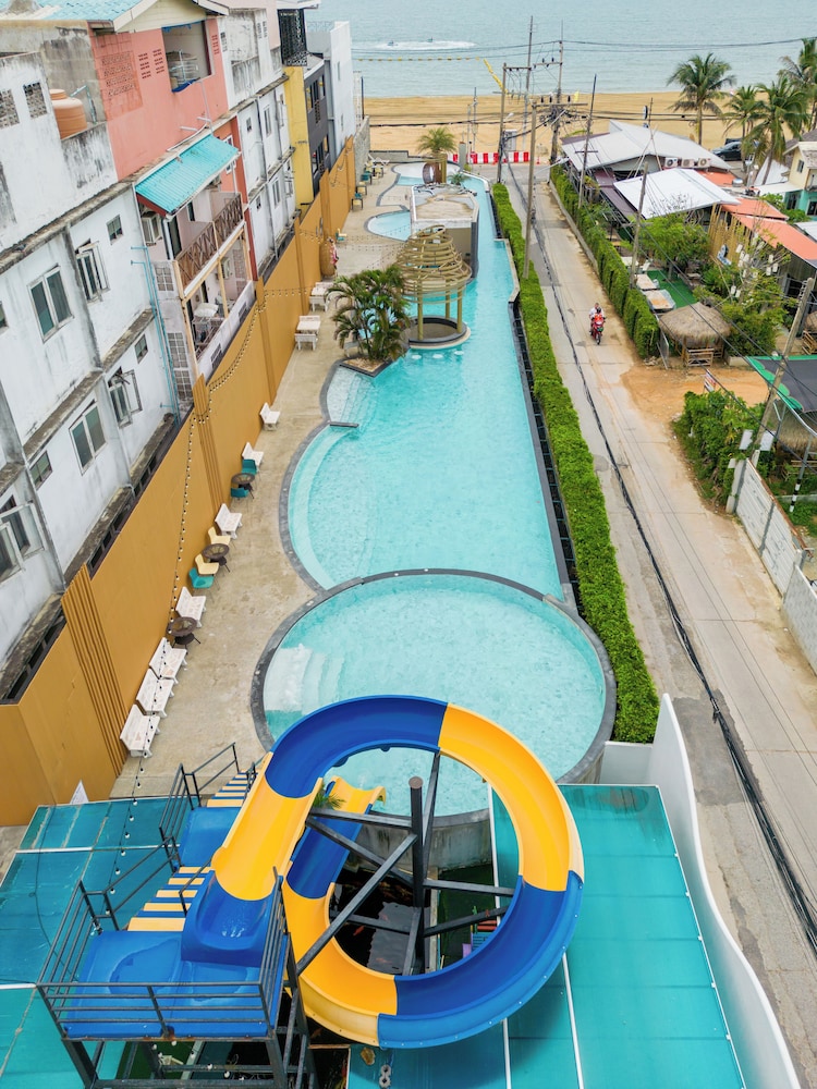 Golden Jomtien Beach Hotel 92/100