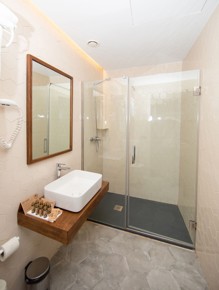 Malaga Premium Hotel 69/70
