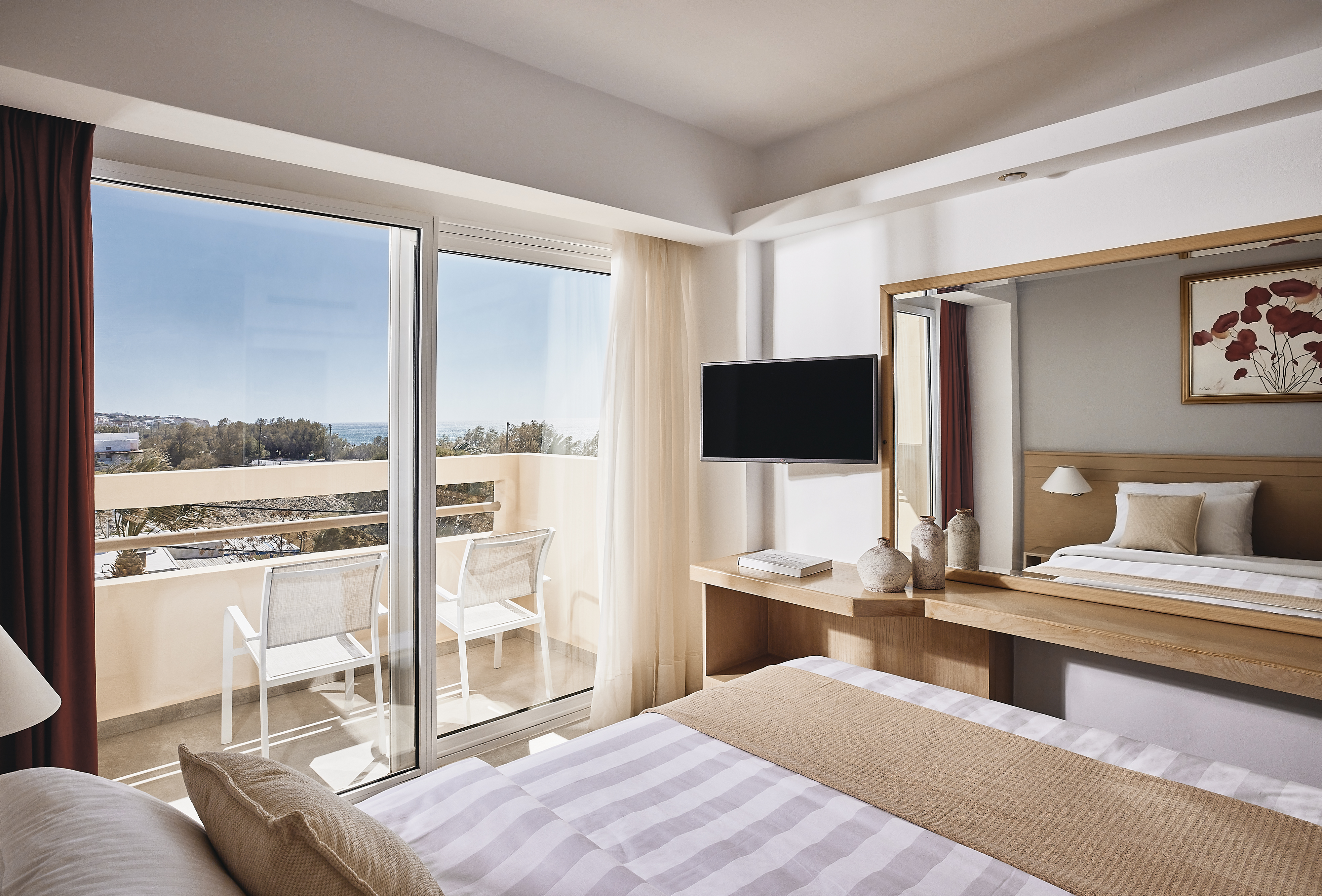 Room, Double or Twin Bed, Lateral Side Sea View