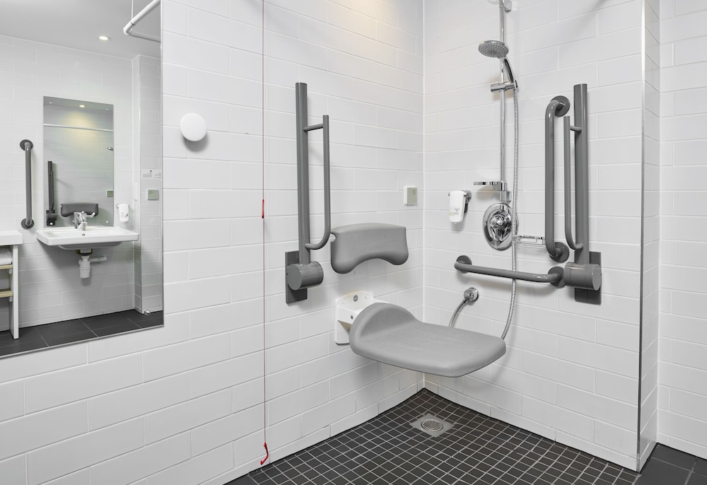HOLIDAY INN EXPRESS DUBLIN CITY CENTRE 24/71