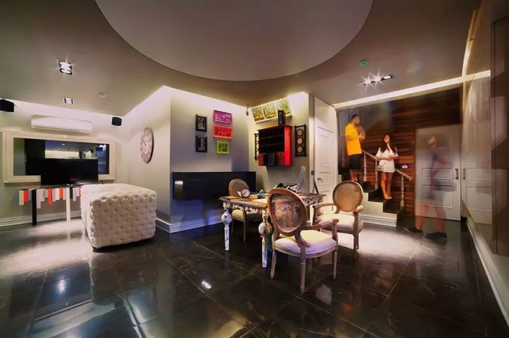 Upper House Hotel 46/55