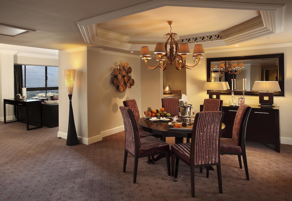 The Cascades Hotel At Sun City Resort 28/50