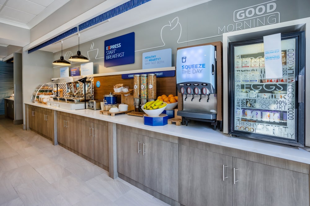 Holiday Inn Express & Suites Tampa-I-75 @ Bruce B. Downs, an IHG Hotel 9/50