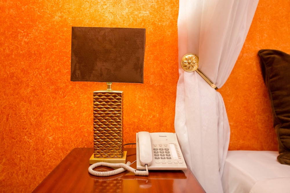 Marble Arch Hotel 34/76