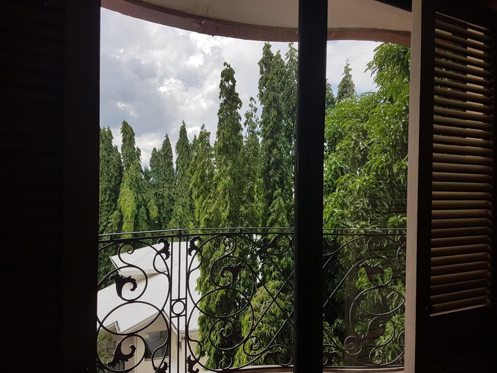 Sophia Suites Residence Hotel 38/45