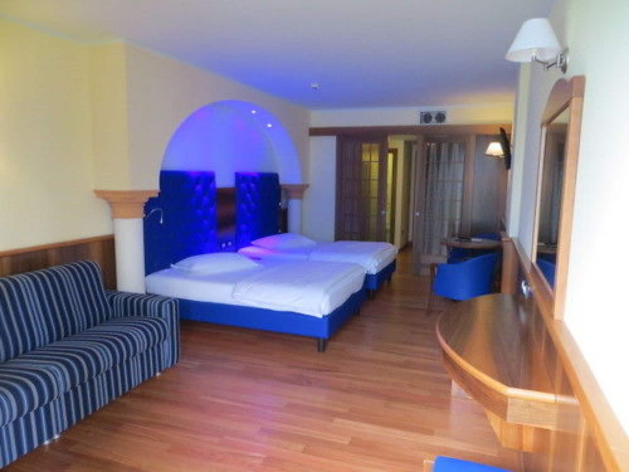 JUNIOR SUITE, LAKE VIEW, TERRACE