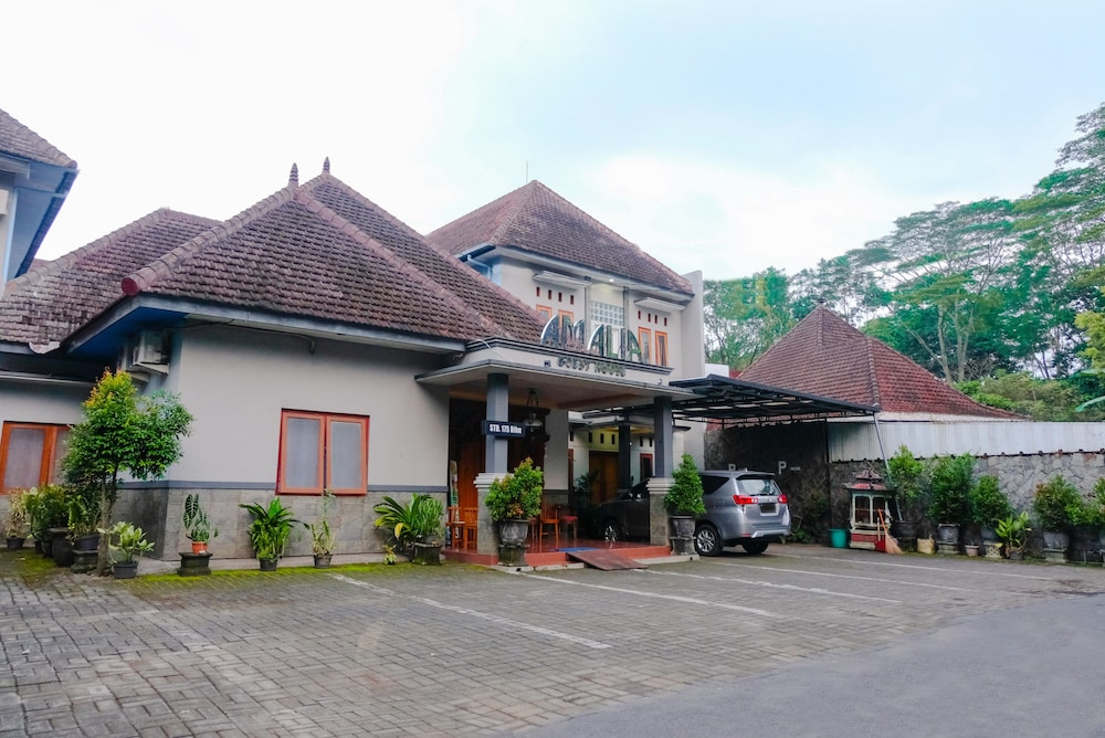 Hotel O Guest House Amalia Malang 5/52