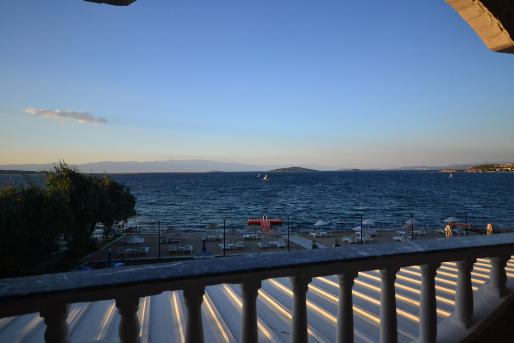 Cunda Basel Hotel 43/47