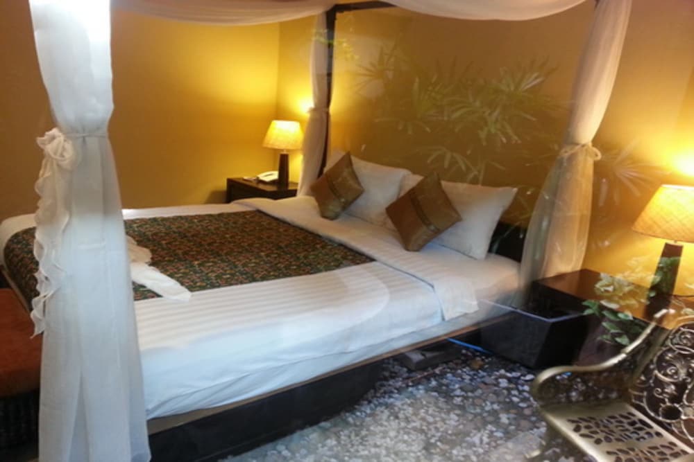 Baan Phuanda Phuket 18/79