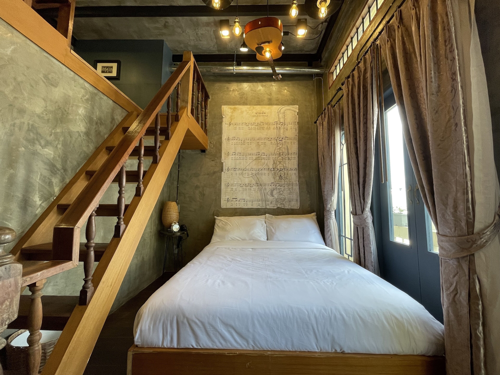SUITE, KING BED, BALCONY