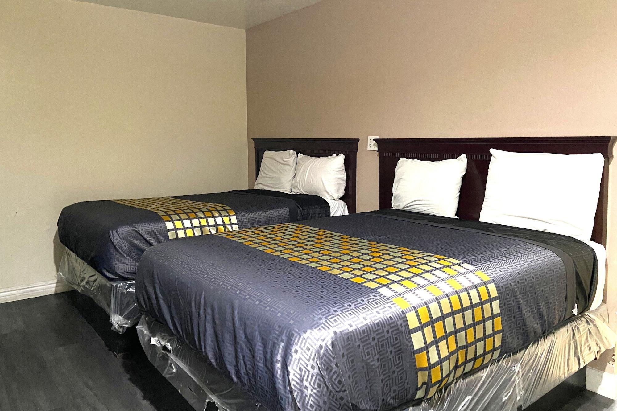 Room, Multiple Beds, Smoking, Robinhood Motel Anaheim West 4/7
