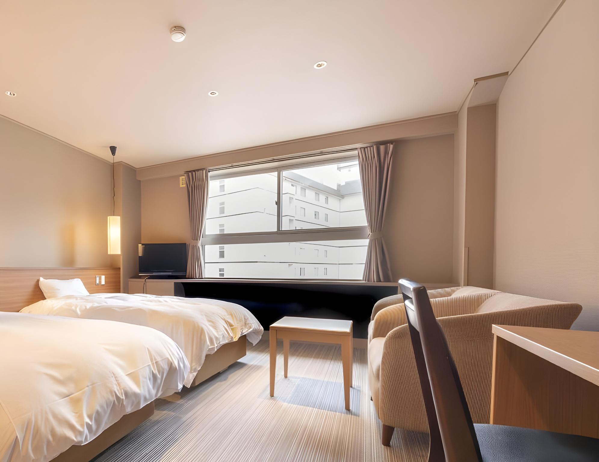 غرفة بسريرين منفصلين