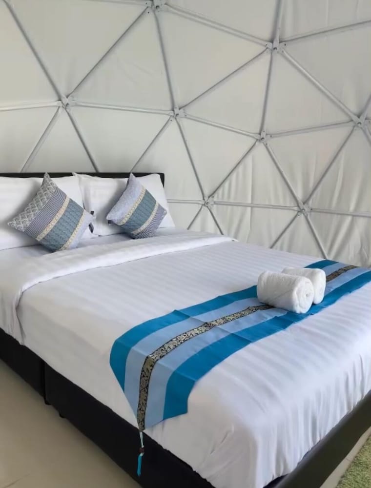 Dome, Tent, Queen Bed