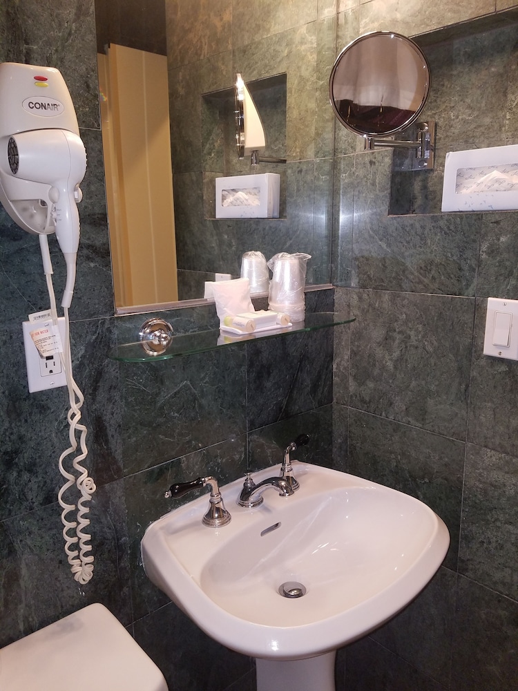 Mayfair Hotel Ascend Hotel Collection 48/50