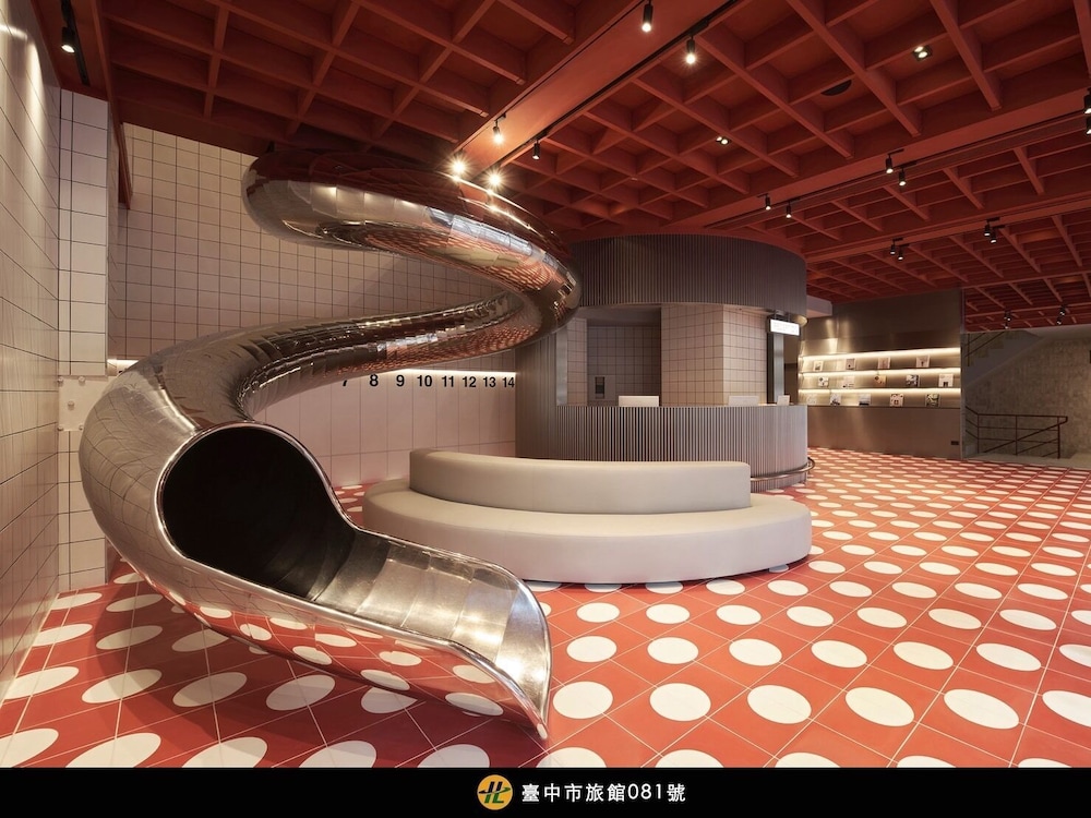 RedDot Hotel 5/50