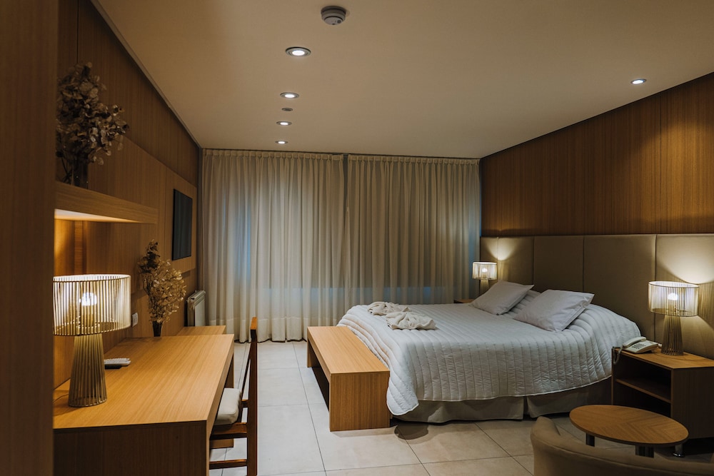 Deluxe, King Bed