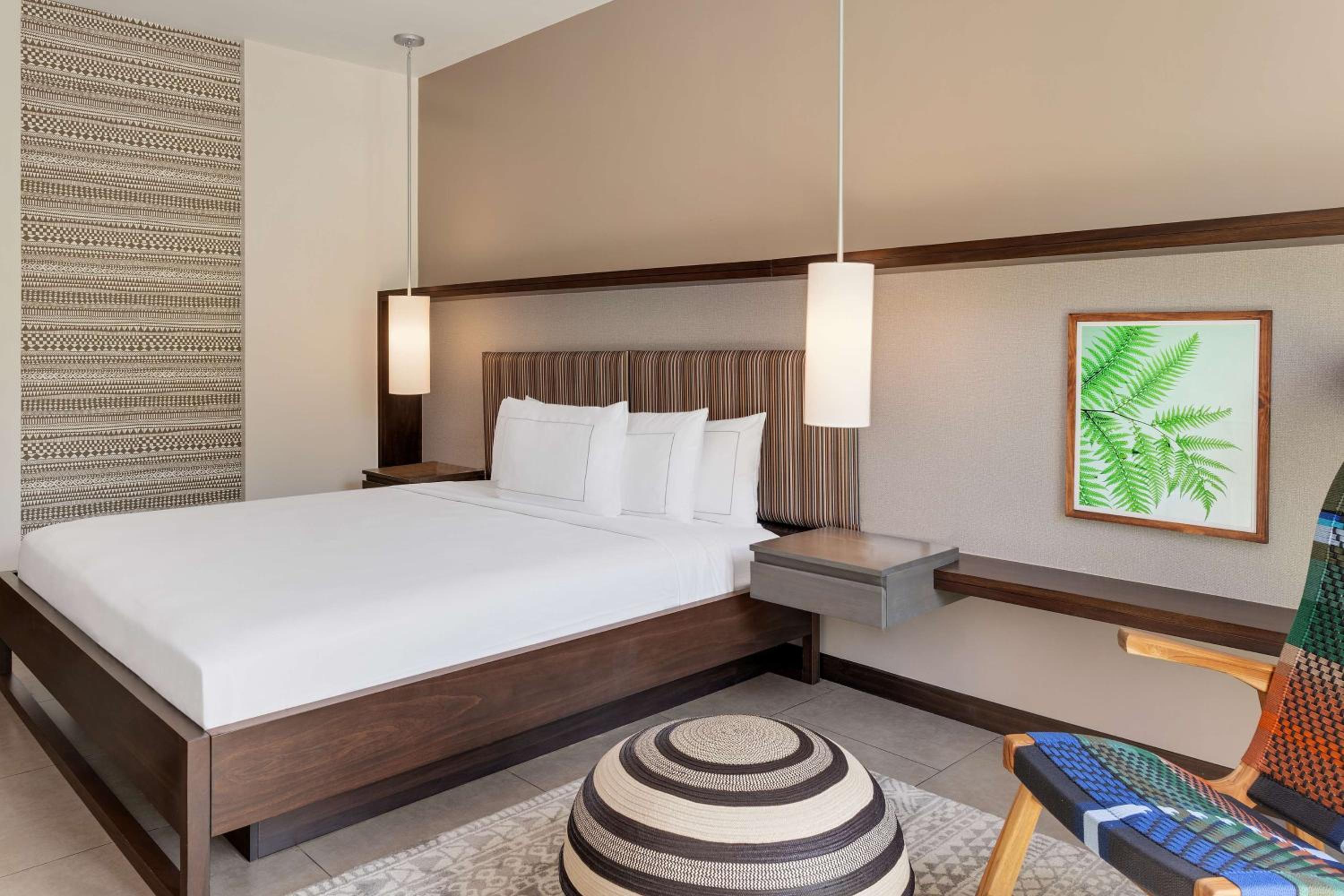 SUPERIOR, KING BED, HIGH FLOOR