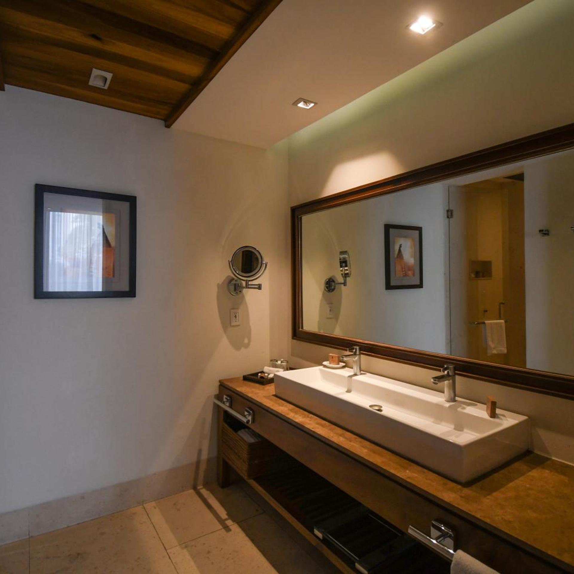 جناح سوبيريور، Square Small Luxury 5/8