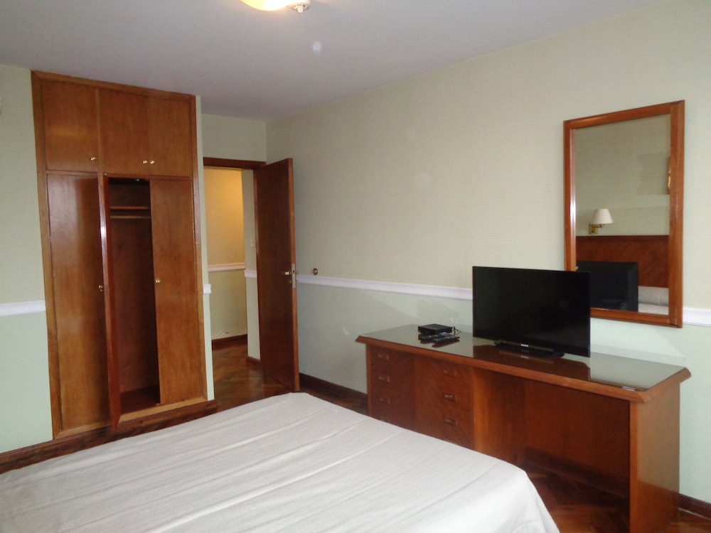 Premier Hill Suites 19/68