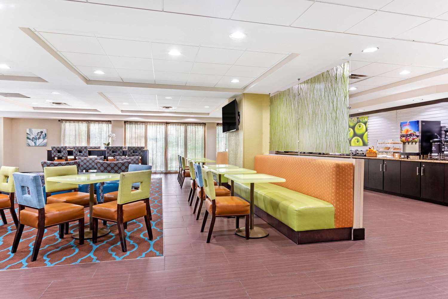 Comfort Inn & Suites Tampa North I-75 14/18