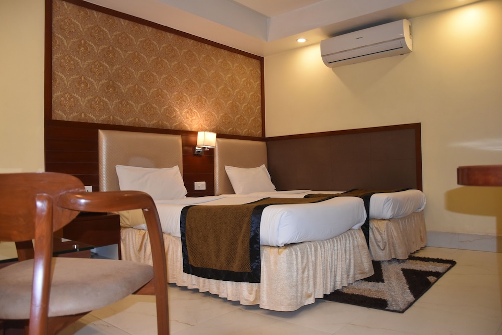 The Grand Empire A Boutique Hotel 11/21