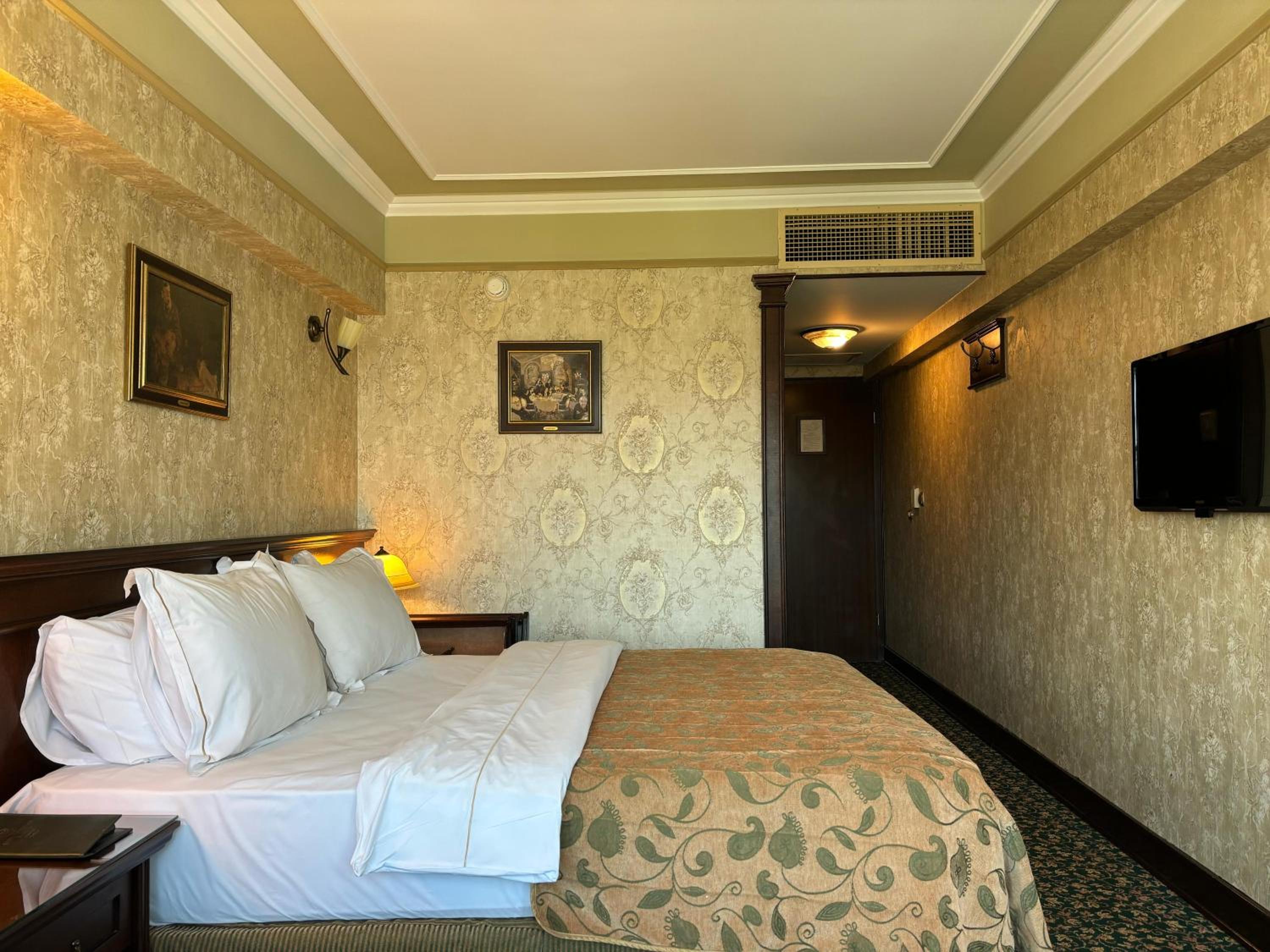 Deluxe, Double Bed