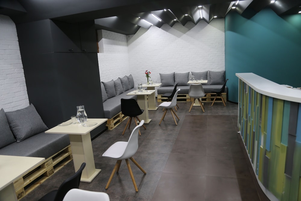 Elysium Gallery Hotel 52/74