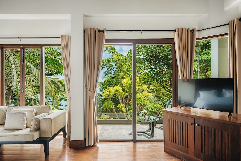 THE KALA SAMUI 35/50