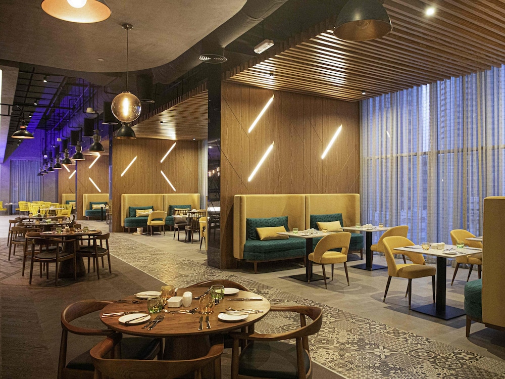 Pullman Hotel Sharjah 48/63