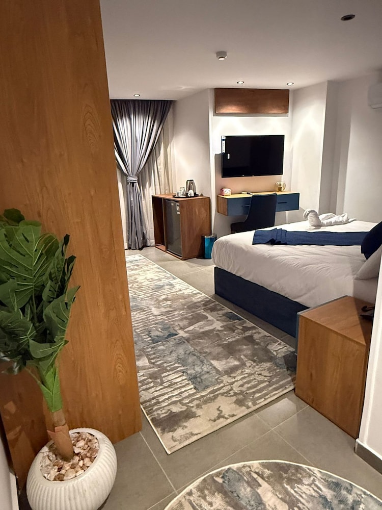 The Grand Delta Hotel 35/50