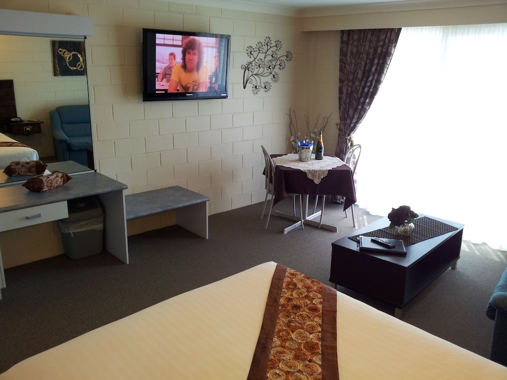 ADMIRAL NELSON MOTOR INN 42/52