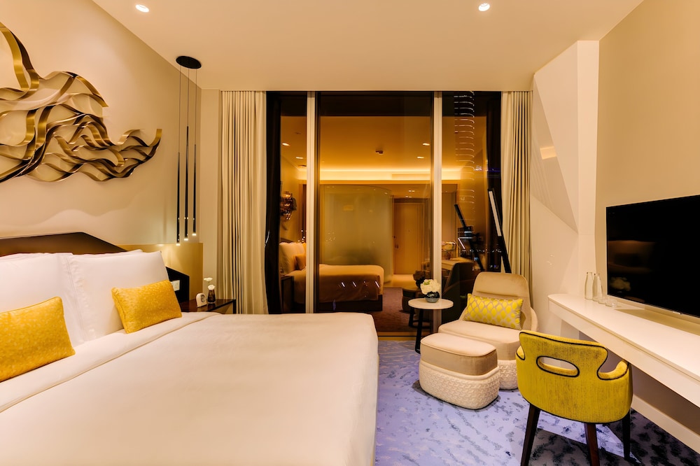 ROOM, KING BED, OCEAN FRONT