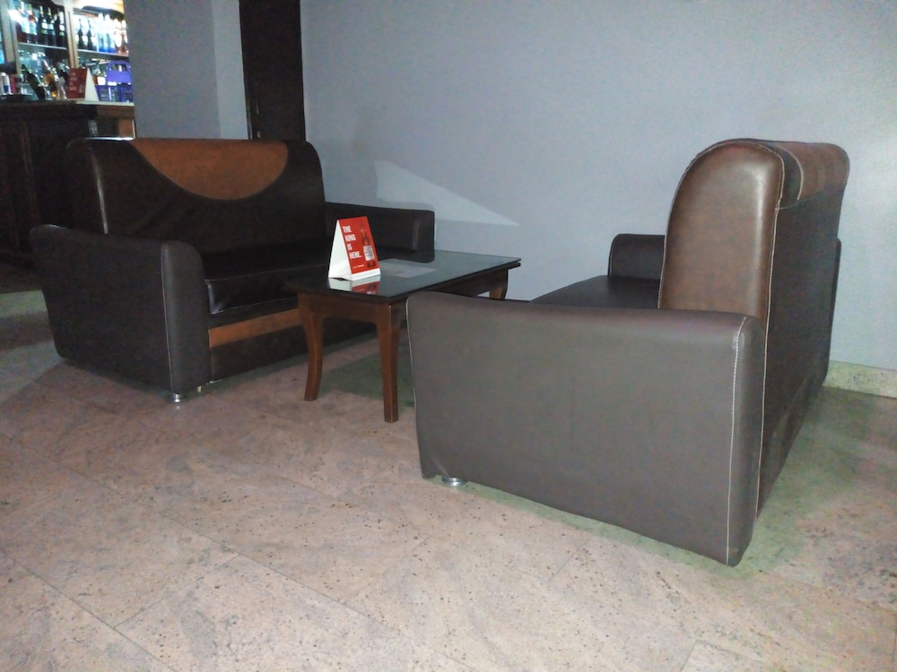 Dionzec Hotel & Suites 10/15