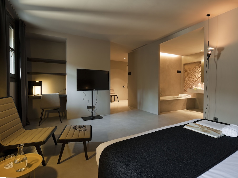CARO HOTEL 57/71
