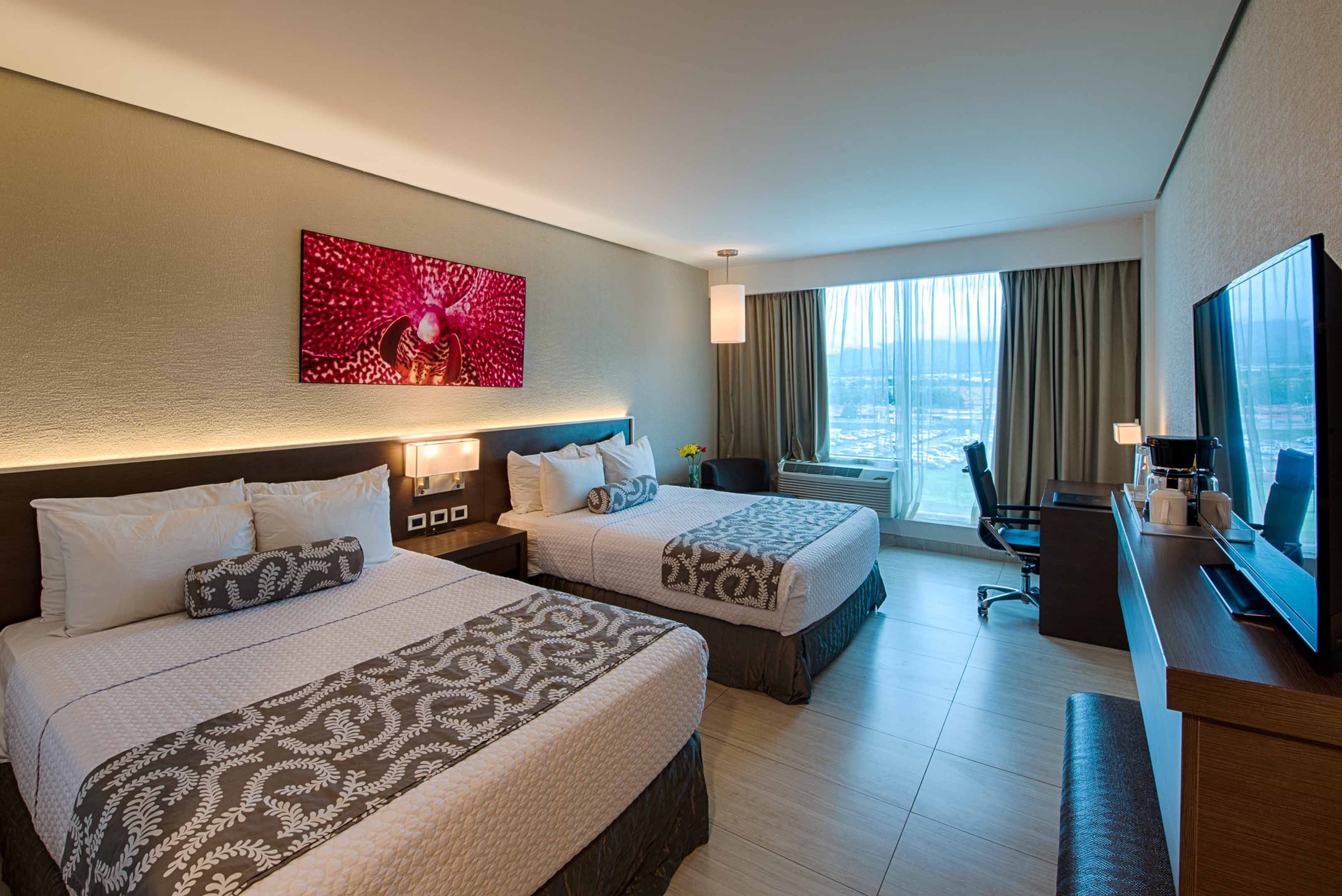 Crowne Plaza Airport Panama 24/79