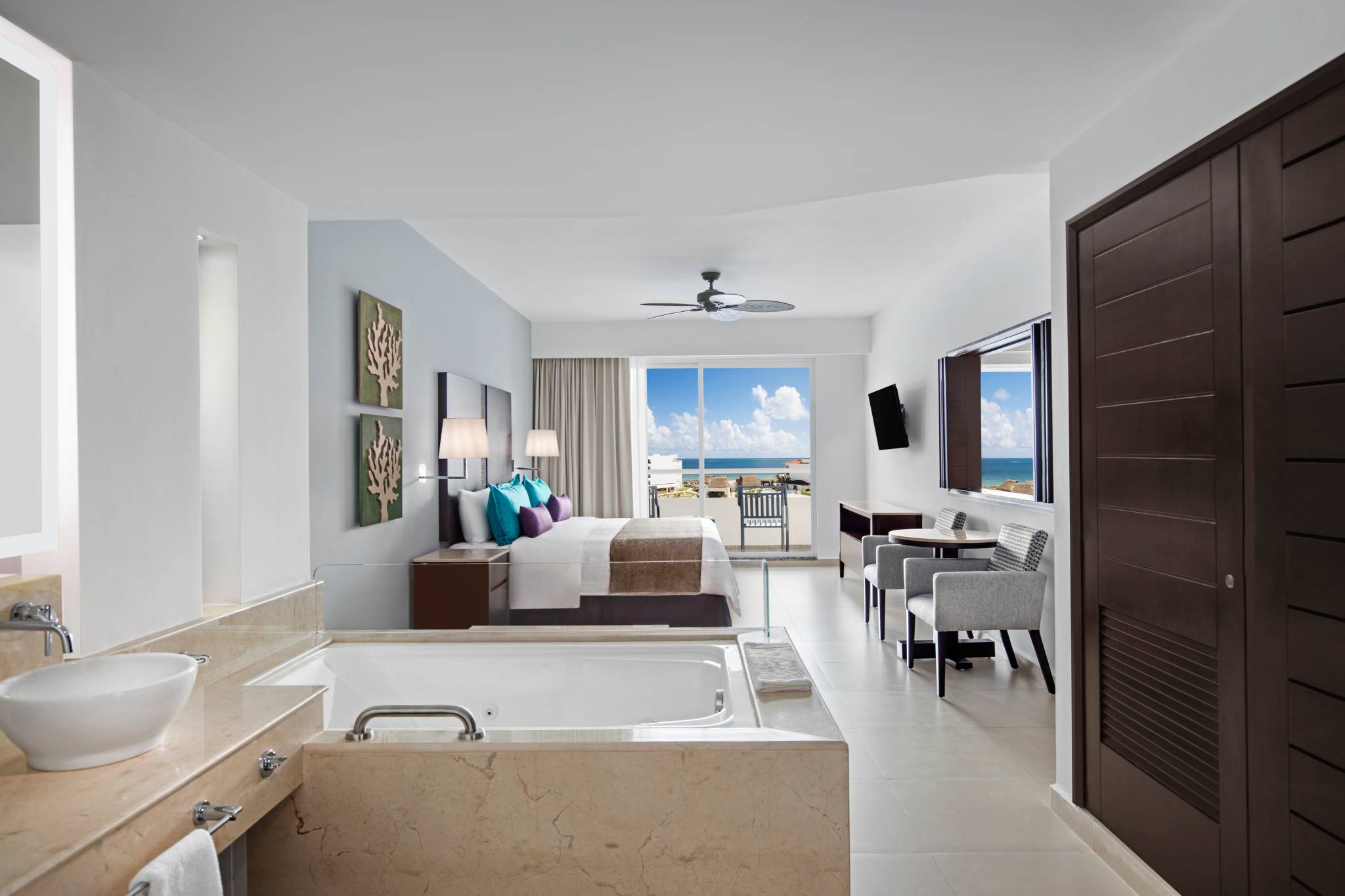 Platinum, Suite, Hot Tub