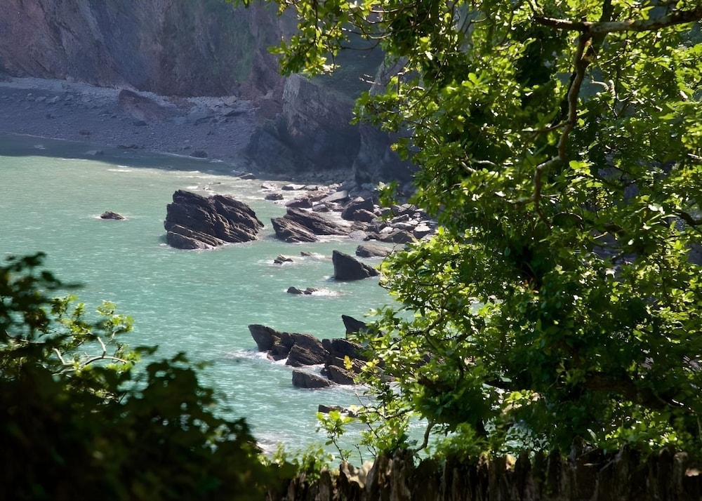 Valley of Rocks Hotel 68/73
