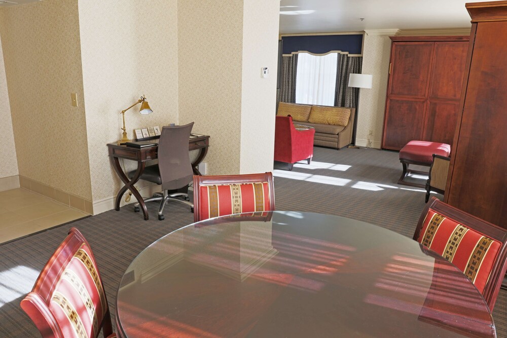 Hotel Roanoke Conference Ctr Curio Collection By Hilton 57/58