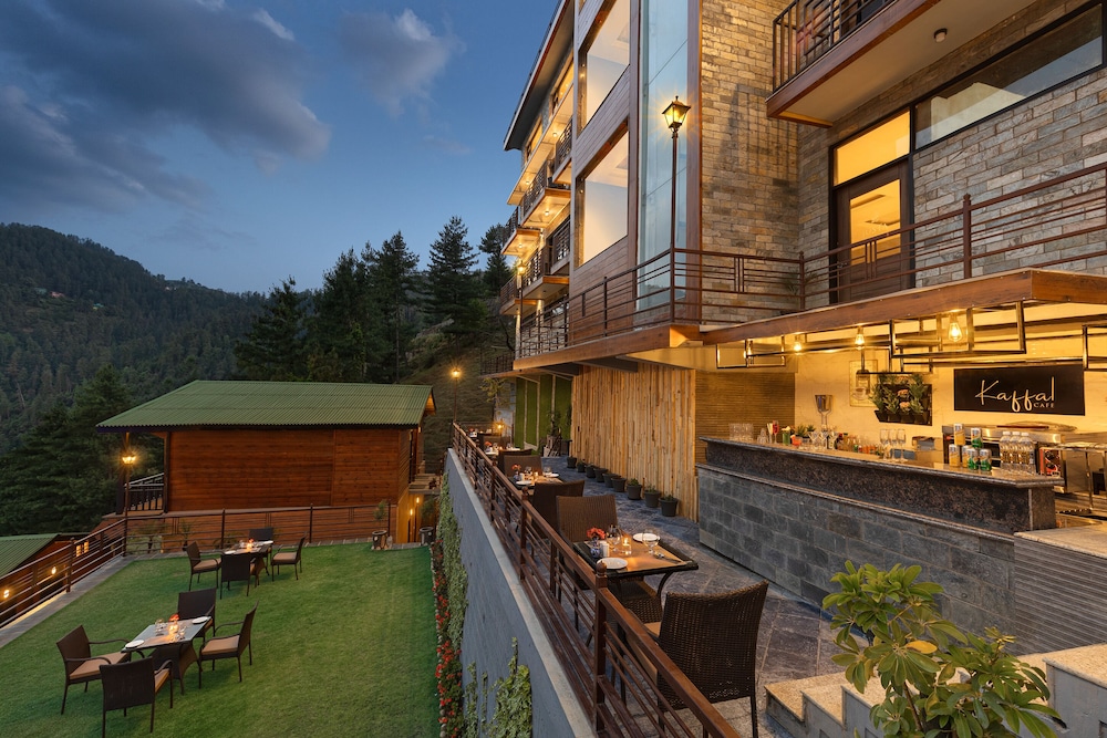 JuSTa Luxe Cliffend Resort and Spa Mashobra 21/36