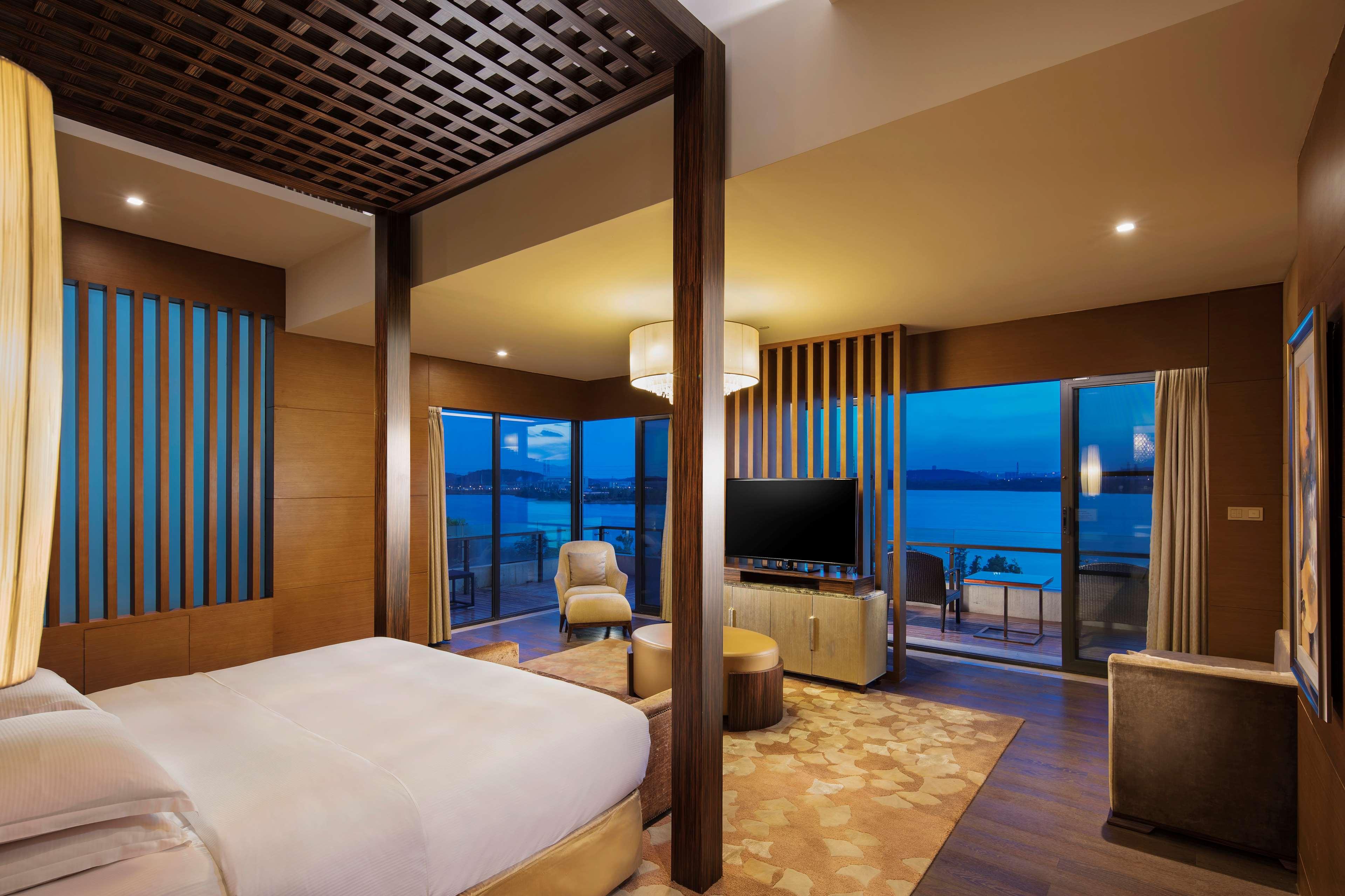 PRESIDENTIAL, SUITE, KING BED, LOUNGE ACCESS