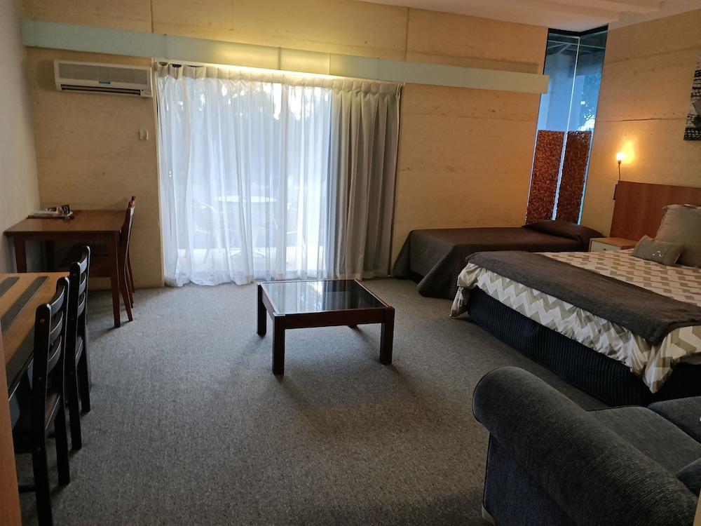 Yanchep Inn 12/41
