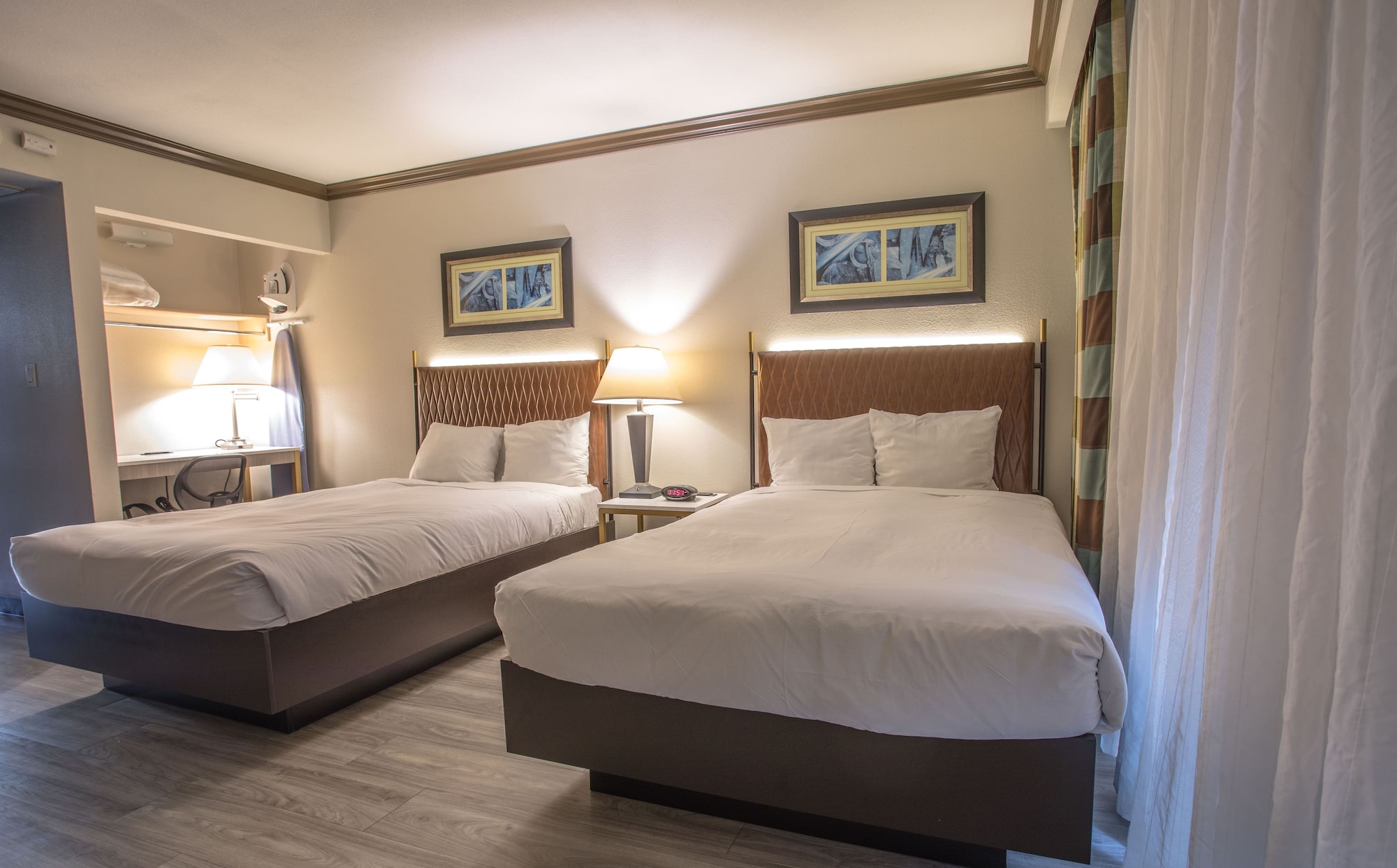 Vanllee Hotel And Suites image