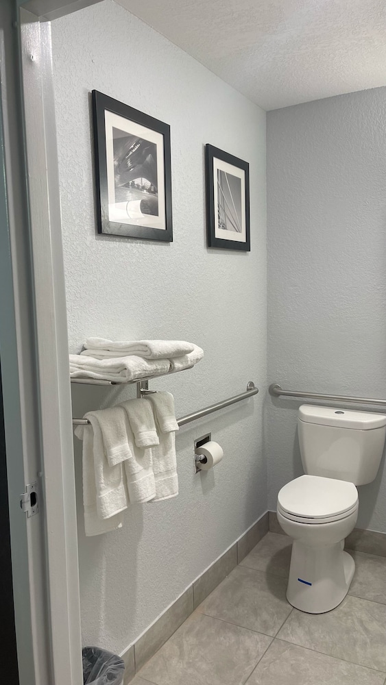Econo Lodge Rockford Casino Area 16/37
