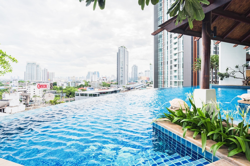 Sky Walk Residences (Ex. Bangkok Sky Walk) 66/73