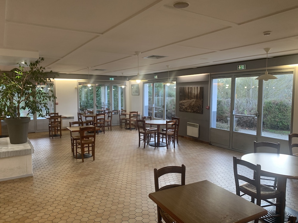 greet Hotel Chatellerault 35/43