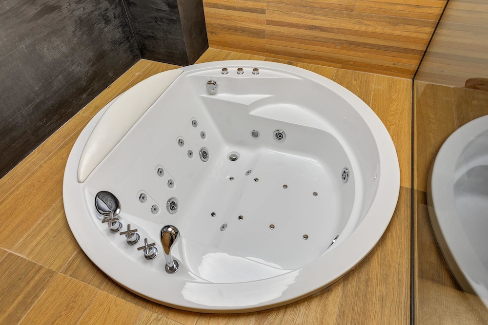 Black Pearl Luxury Suites photo2