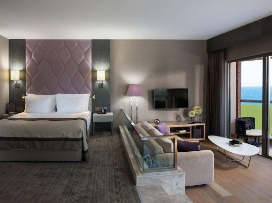Deluxe, King Bed, Land View