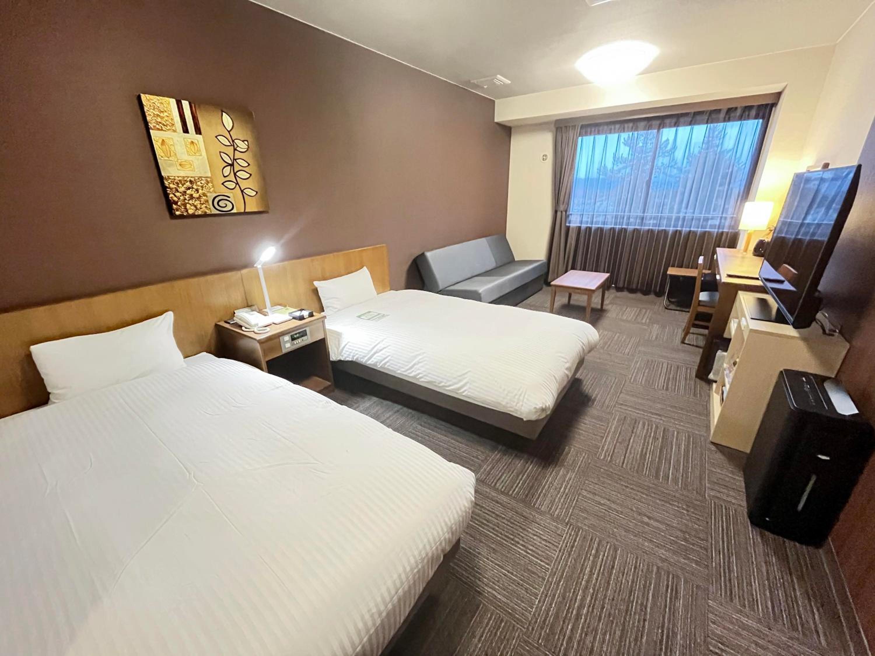 Room, Twin Beds, Sofa