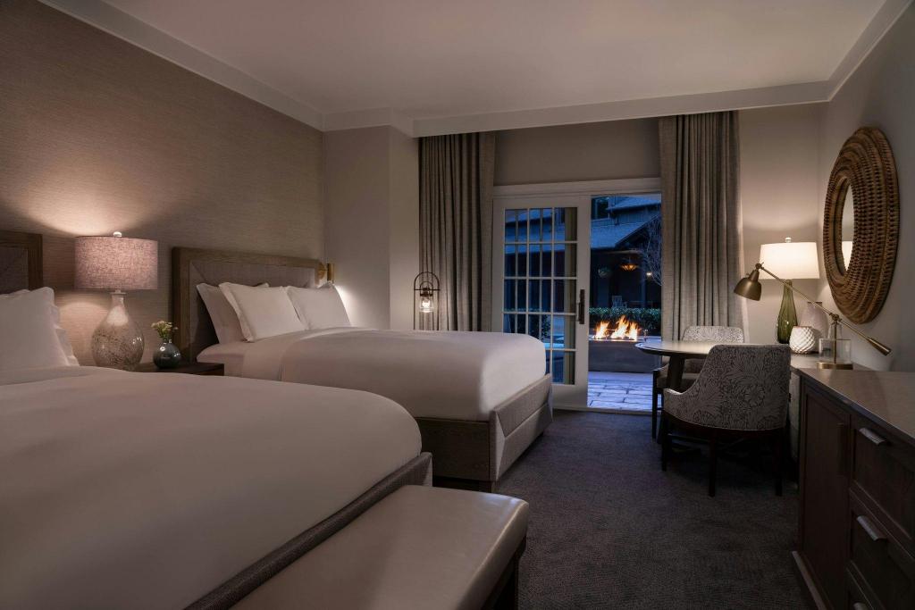 Fireside, Guest Room, 2 Queen Beds, Resort View, Terrace Level