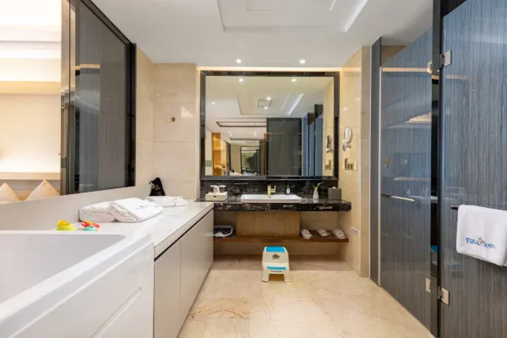 Honder International Hotel 36/36